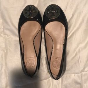 Size 6 Tory Burch navy patent leather Riva  flats